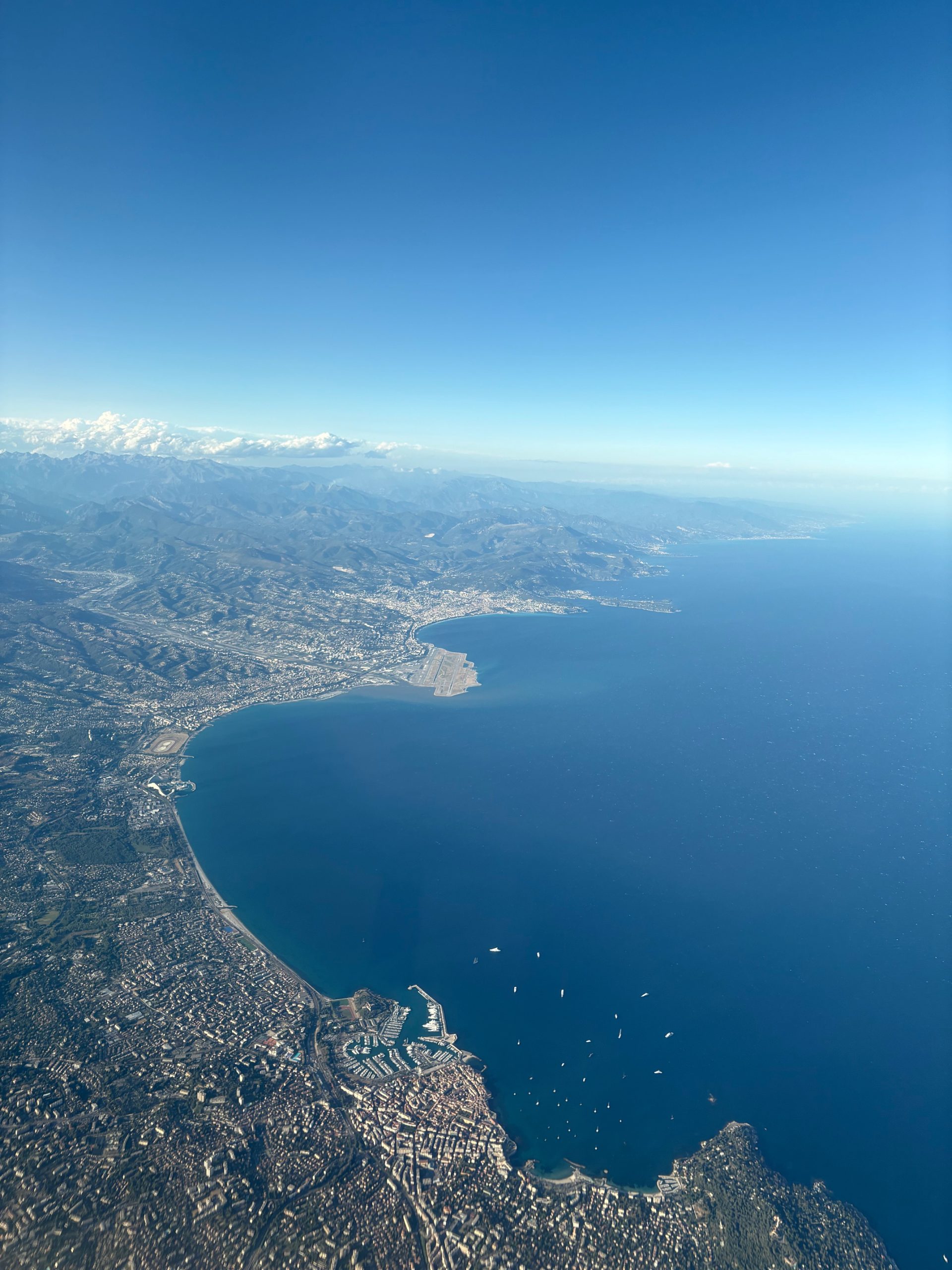 Business aviation flights increased by 2.6% in June