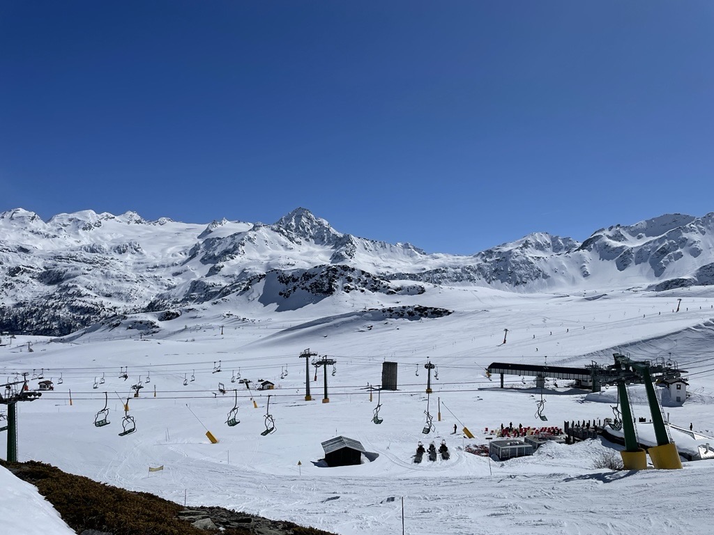 Best skiing destinations for private jet travel